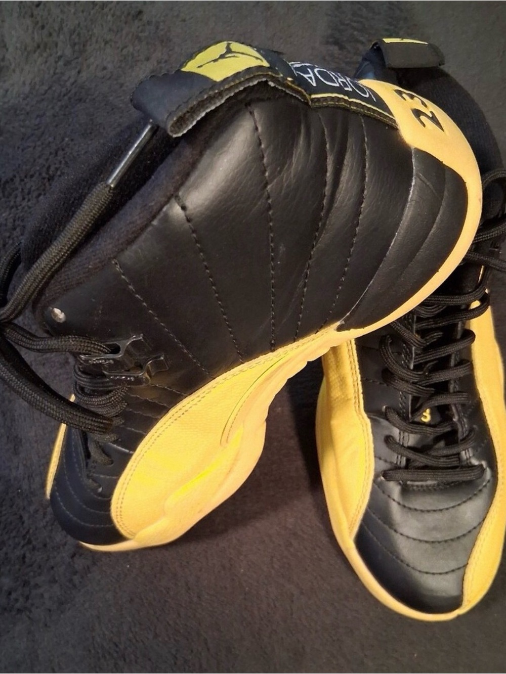 Jordan Men’s Black & Yellow Retro Basketball Sneakers